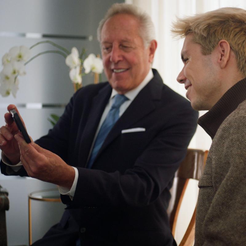 Barry M. Weintraub, MD, FACS showing Jesse a photo