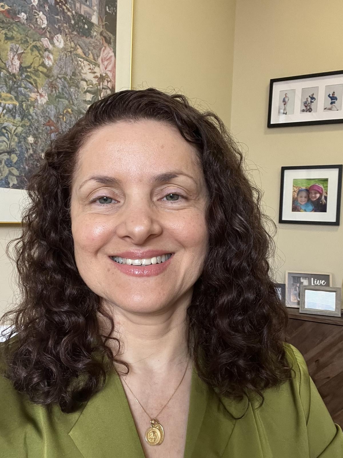 Flavia E. Davit, MD Professional Background Image